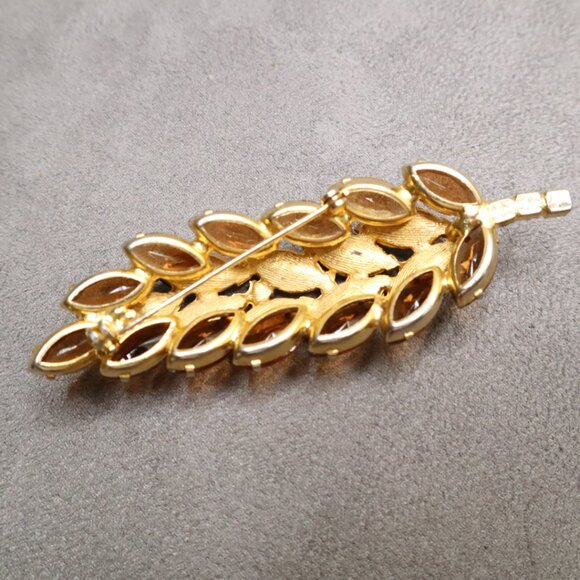 Juliana Rhinestone Leaf Brooch: Vintage 1960s Fall Statement Pin - Picture 6 of 11